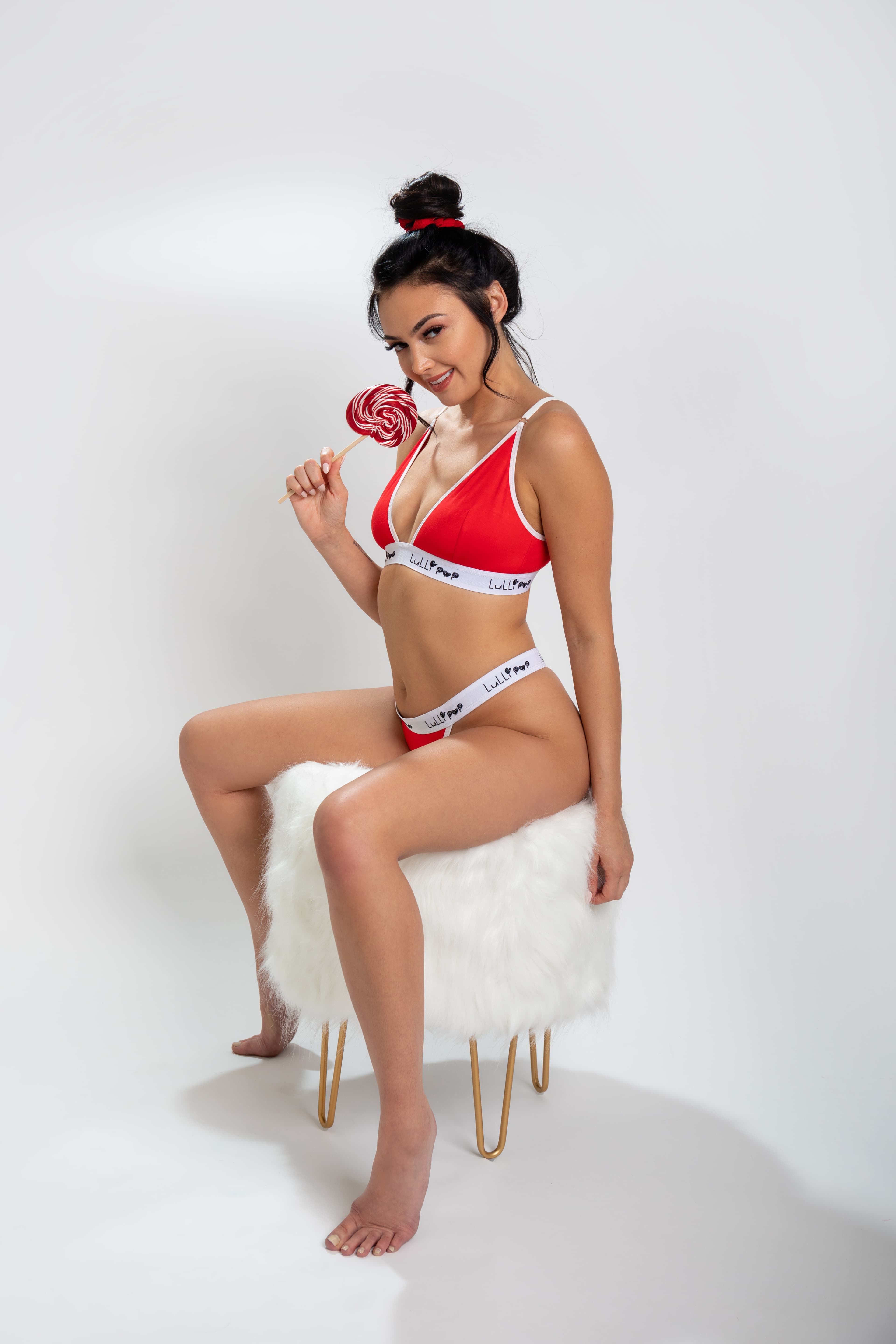 Triangle set in Red / White; styling reference